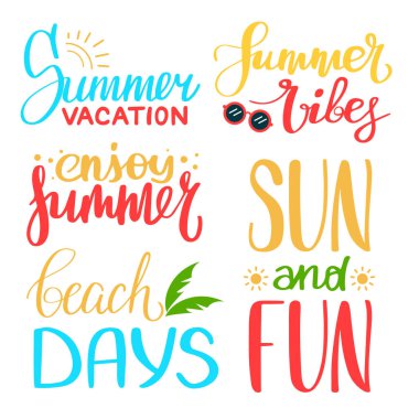 Yaz harfleri vektörü izole edildi. El yazması cümlelerin koleksiyonu. Yaz web afişi için tasarım elemanı. Tatil, güneş ve sıcak hava.