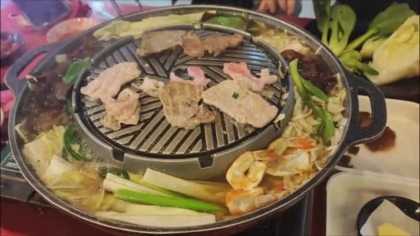 Thaise Barbecue Grill Varkensvlees Warme Pan Buffet Moo Gata Varkensvlees — Stockvideo