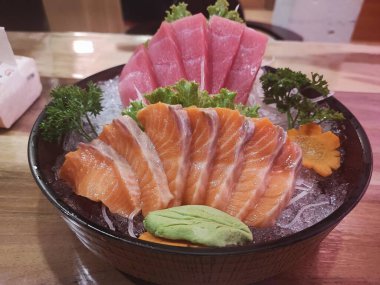 Japon yemeği: somon balığı sashimi