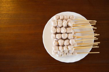 Kızarmış köfteler Tayland Asya 'da lezzetli sokak yemekleri.