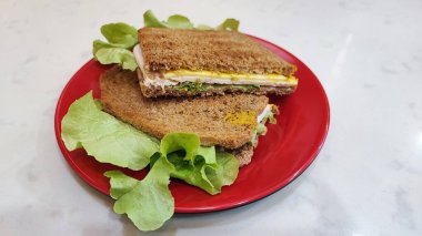 Peynirli mayonez ve hardal.