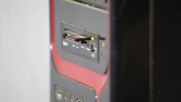 メモリカードリーダーでSdカード16Gbを削除する手 — ストック動画