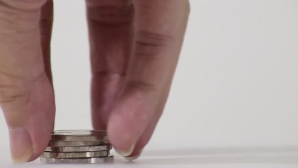 Создание Стопки Монет Человек Собирает Деньги Концепция — стоковое видео