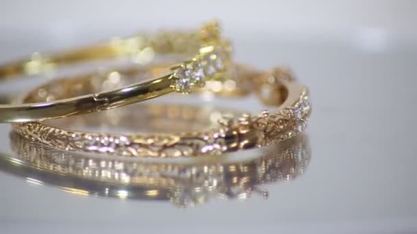 Vacker Guld Armband Ädelsten Guld Platina Med Diamant Armband — Stockvideo