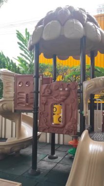 Tünel ve Kaypak, Parktaki Çocuklar için Renkli Çocuk Bahçesi, Çocuk Köşesi