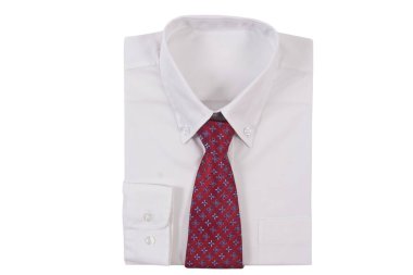 Beyaz kravatlı tişört