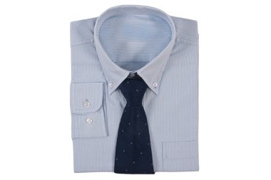 Beyaz kravatlı tişört