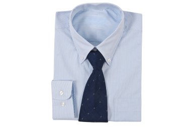 Beyaz kravatlı tişört