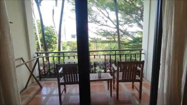 Otelin balkon manzarası çok güzel bir bahçe sunuyor..