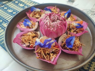 Tuzlu Kutsal Nilüfer Yaprağı Paketleri