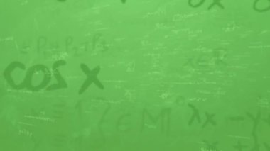 Matematik, bilim, fizik, matematik denklemi denklemi kara el yazısı metin döngüsü animasyon yeşil ekran arkaplanı üzerinde üstüste efekt