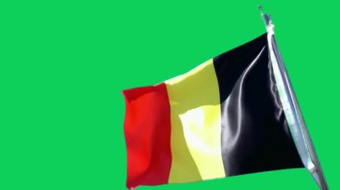 Belçika bayrağı sürekli rüzgarda dalgalanıyor..