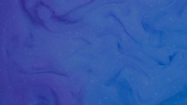 Parlak sıvı soyut arka plan. Mürekkep suyu. Deniz dalgası. Mavi renk parıldayan tahıl tozu sisi doku sıvı boya sıçrama hareketi.