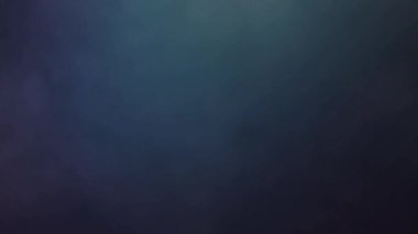 Derin Mavi Arkaplanda Süzülen Soyut Duman