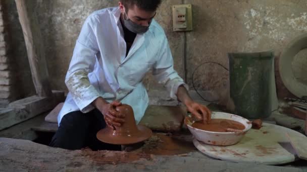 Craftsman Moulding Piece Pottery Arab Potters Wheel Fajalauza Traditional Factory — Stock Video