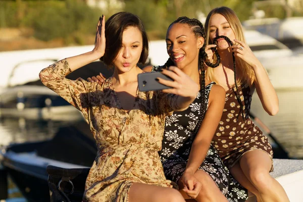Delighted Diverse Female Friends Dresses Taking Self Portrait Smartphone While — Stockfoto
