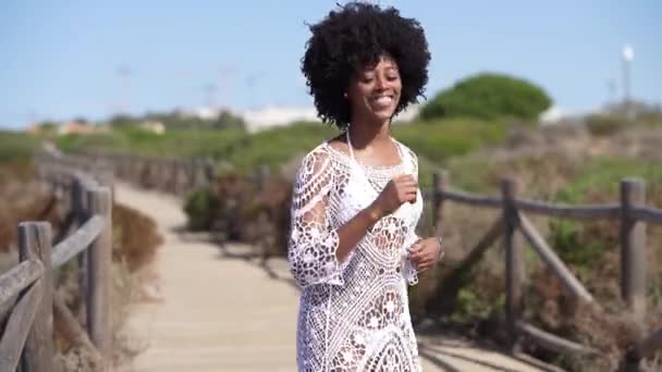 Cuban Woman Afro Hair Dancing Wooden Path Beach Positive Female — Wideo stockowe