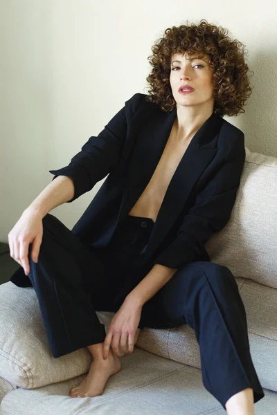 Full Body High Angle Self Confident Female Curly Dark Hair — Stock Photo, Image