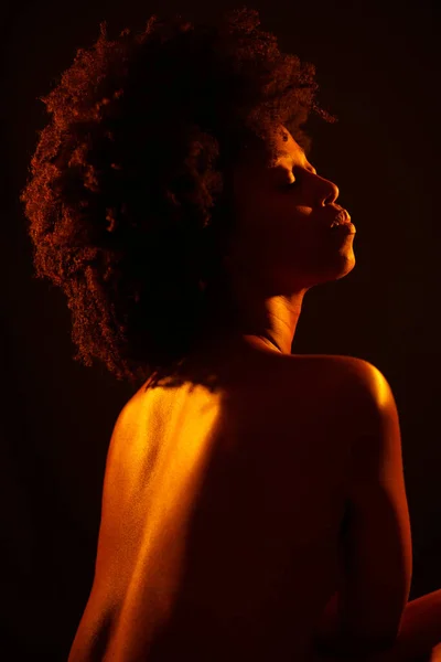 Naked Black Female Model Afro Hairstyle Closing Eyes Enjoying Bright — Stock Photo, Image