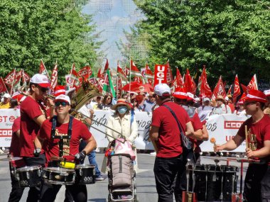 Granada, İspanya, 1 Mayıs 2023. 1 Mayıs 'ta sendika ve siyasi partilerin işçi hakları gösterisi.