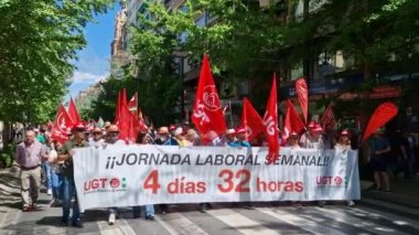 Granada, İspanya, 1 Mayıs 2023. 1 Mayıs 'ta sendika ve siyasi partilerin işçi hakları gösterisi.