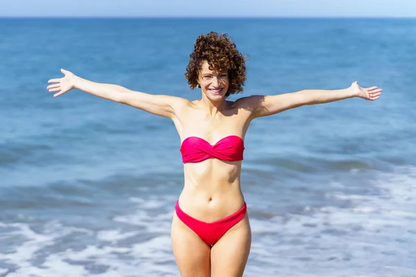 Cheerful Young Curly Ginger Haired Female Pink Bikini Outstretched Hands — Stock Photo, Image
