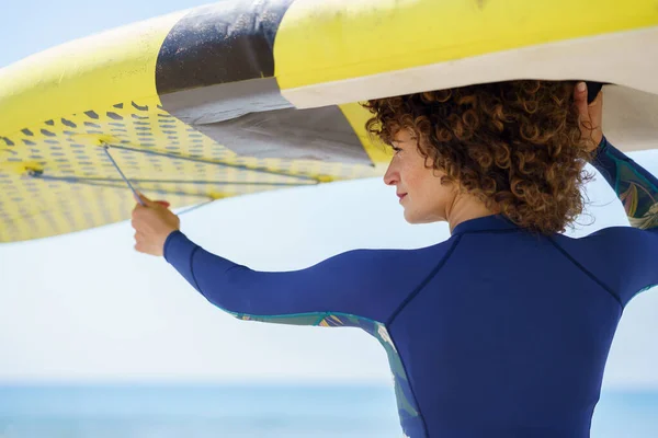 Back View Positive Curly Haired Female Trendy Swimwear Colorful Paddleboard — Stock Photo, Image
