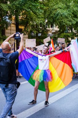 Granada, İspanya. 26 Haziran 2023. Birçok insan LGBTQ Onur Gösterisinde haklarını talep ediyor