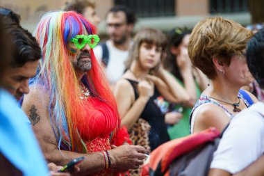 Granada, İspanya. 26 Haziran 2023. Birçok insan LGBTQ Onur Gösterisinde haklarını talep ediyor