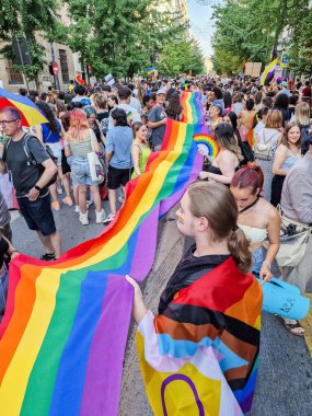 Granada, İspanya. 26 Haziran 2023. Birçok insan LGBTQ Onur Gösterisinde haklarını talep ediyor