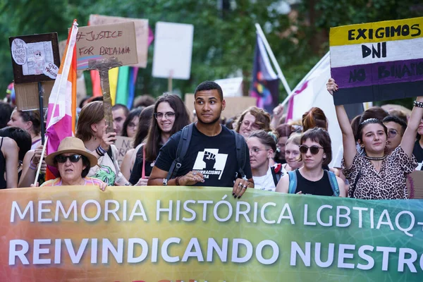 Granadassa Espanjassa Kesäkuuta 2023 Monet Ihmiset Vaativat Oikeuksiaan Lgbtq Pride — kuvapankkivalokuva