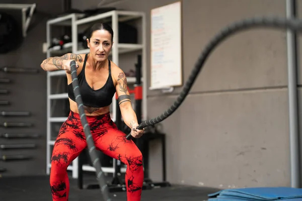 Strong Mature Woman Working Out Battle Ropes Cross Training Gym — Stock Photo, Image