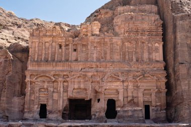 Petra 'daki Saray Mezarlığı Cephesi, Wadi Musa, Ürdün, bir Nabatean Kaya Mezarı Dış Mezarı