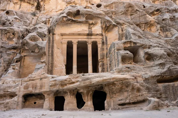 Templo Sobre Una Casa Cortada Roca Little Petra Siq Barid — Foto de Stock