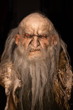 Cesky Krumlov, Çek Cumhuriyeti - 4 Aralık 2022: Krampus veya Çek Sakallı Adamın Sertifika Maskesi.