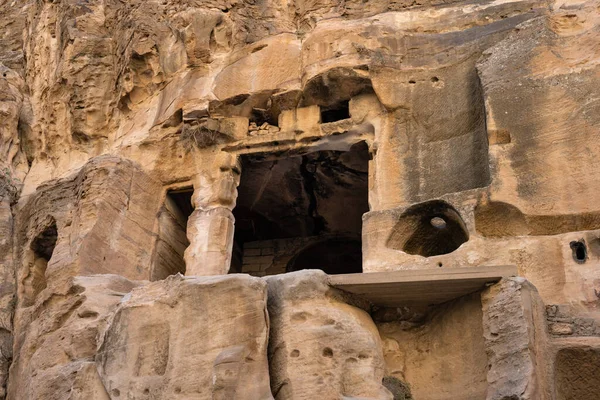 Βαμμένο Σπίτι Biclinium Εξωτερικά Στη Μικρή Πέτρα Siq Barid Ιορδανία — Φωτογραφία Αρχείου