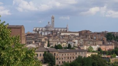 Duomo veya Cattedrale Metropolitana di Santa Maria Assunta Katedrali ve Tower ile Siena City