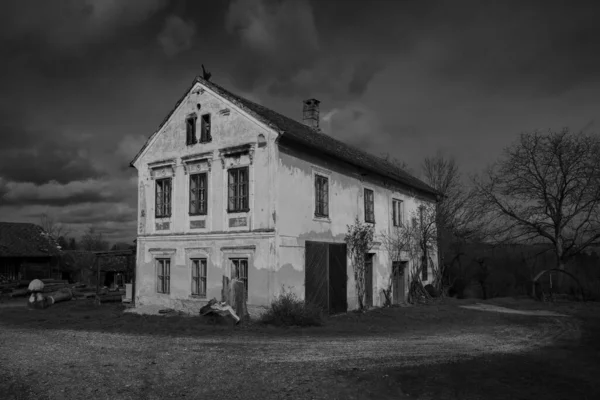 Dilapidated Old Farmhouse Mostviertel Lower Austria Moody Gloomy Fekete Fehér — Stock Fotó