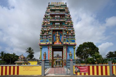 Mare d 'Albert, Mauritius - 18 Ekim 2023: Shree Draupadee Ammen Kovil Hindu Tapınağı Renkli Dış Mekanı