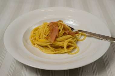Spaghetti alla Bottarga di Muggine İtalyan Makarnası Sardinya 'dan Fish Roe ile
