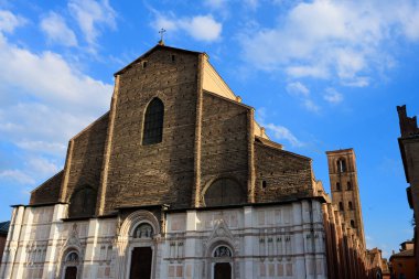 Saint Peter Katedrali ya da Cattedrale Metropolitana di San Pietro Bazilikası