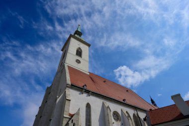 Bratislava, Slovakya 'daki Saint Martin Katedral Kulesi ve Gotik Kilise Dış İşleri