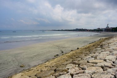 Kuta Sahili, Endonezya, Bali Adası 'nda Denpasar yakınlarında güzel bir kumsal.