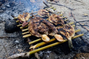 Ikan Bakar Endonezya Izgara Balığı Kap Manis Tatlı Soya Sosu ve Sambal Olek Chili Sosu ile servis