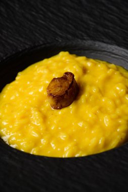 Saffron ve Kemik ilikli Risotto alla Milano Kremalı Sarı Pirinç