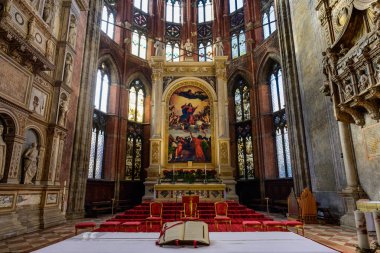 Venedik, İtalya 'daki Santa Maria Gloriosa Dei Frari Kilisesi' nin Yüce Sunağı. Titian 'ın Boya Varsayımıyla.