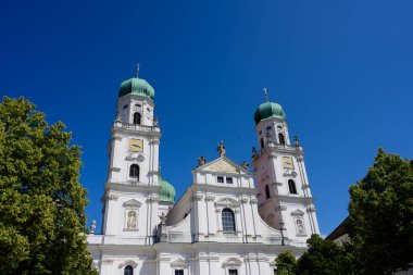 Passau, Bavyera 'daki Aziz Stephen Katedrali veya Stephansdom, Almanya Barok Dış Cephesi