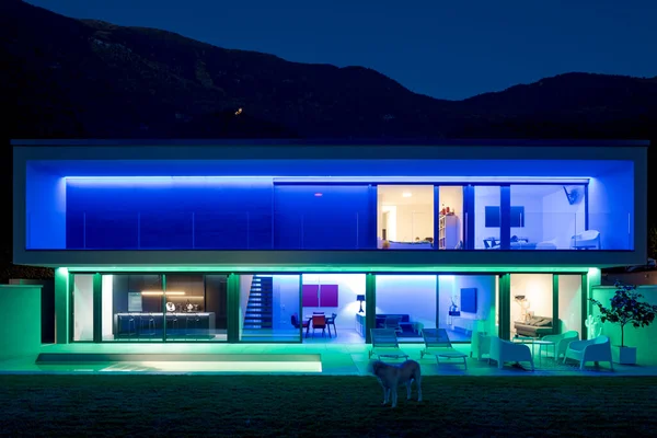 Vista Frontale Casa Moderna Con Piscina Giardino Scena Notturna Illuminata — Foto Stock