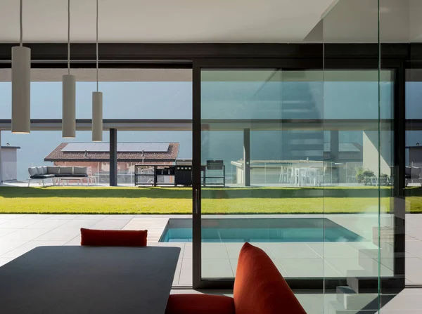 Interieur Moderne Villa Wohnzimmer Mit Großen Finistre Draußen Gibt Ein — Stockfoto