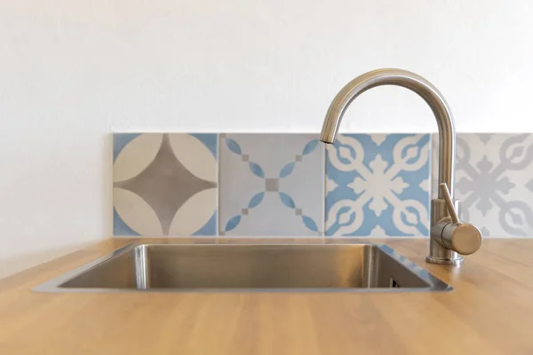 Foreground Sink Made Stainless Steel Top Made Wood Blue Tiles — Stock Photo, Image